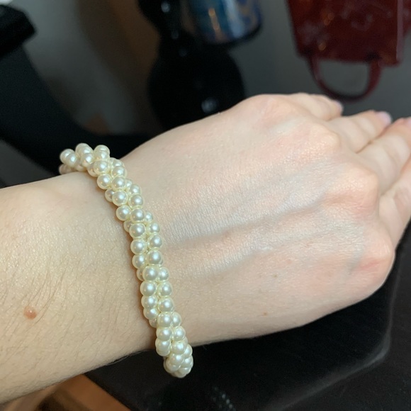 Twisted white faux pearls bracelet🤍 - Picture 7 of 8